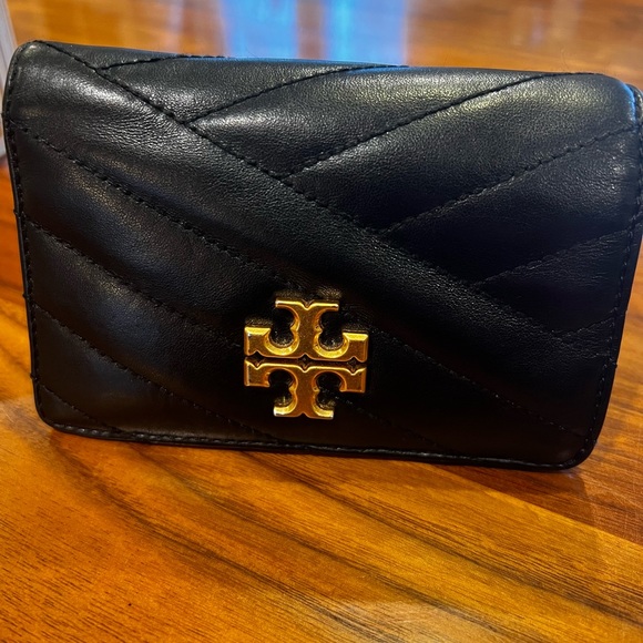 Tory Burch Handbags - Tory Burch Medium Willa Wallet